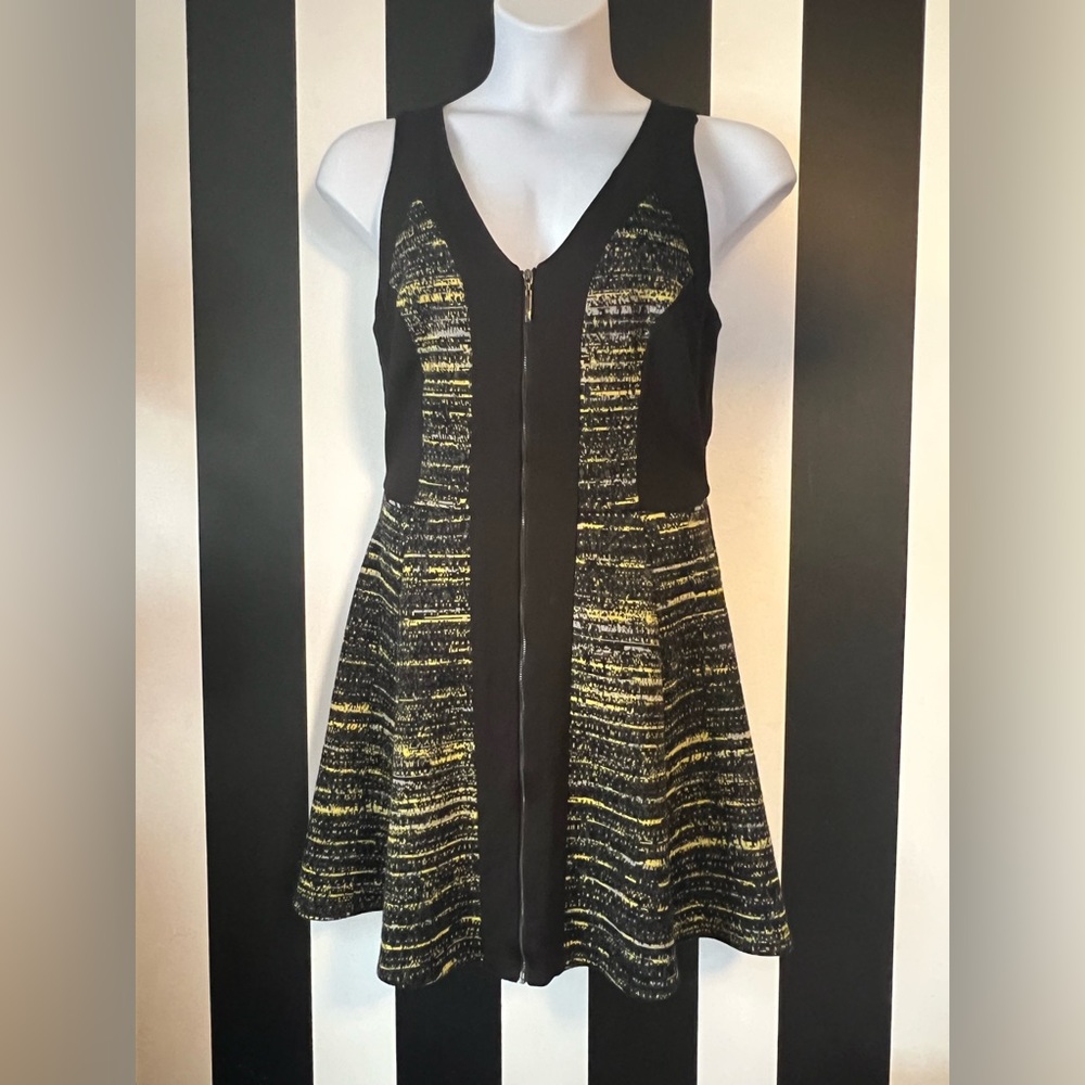 Le Chateau 2000’s Black & Yellow Mod Fit & Flare Zip Front Tweed Dress; SZ L